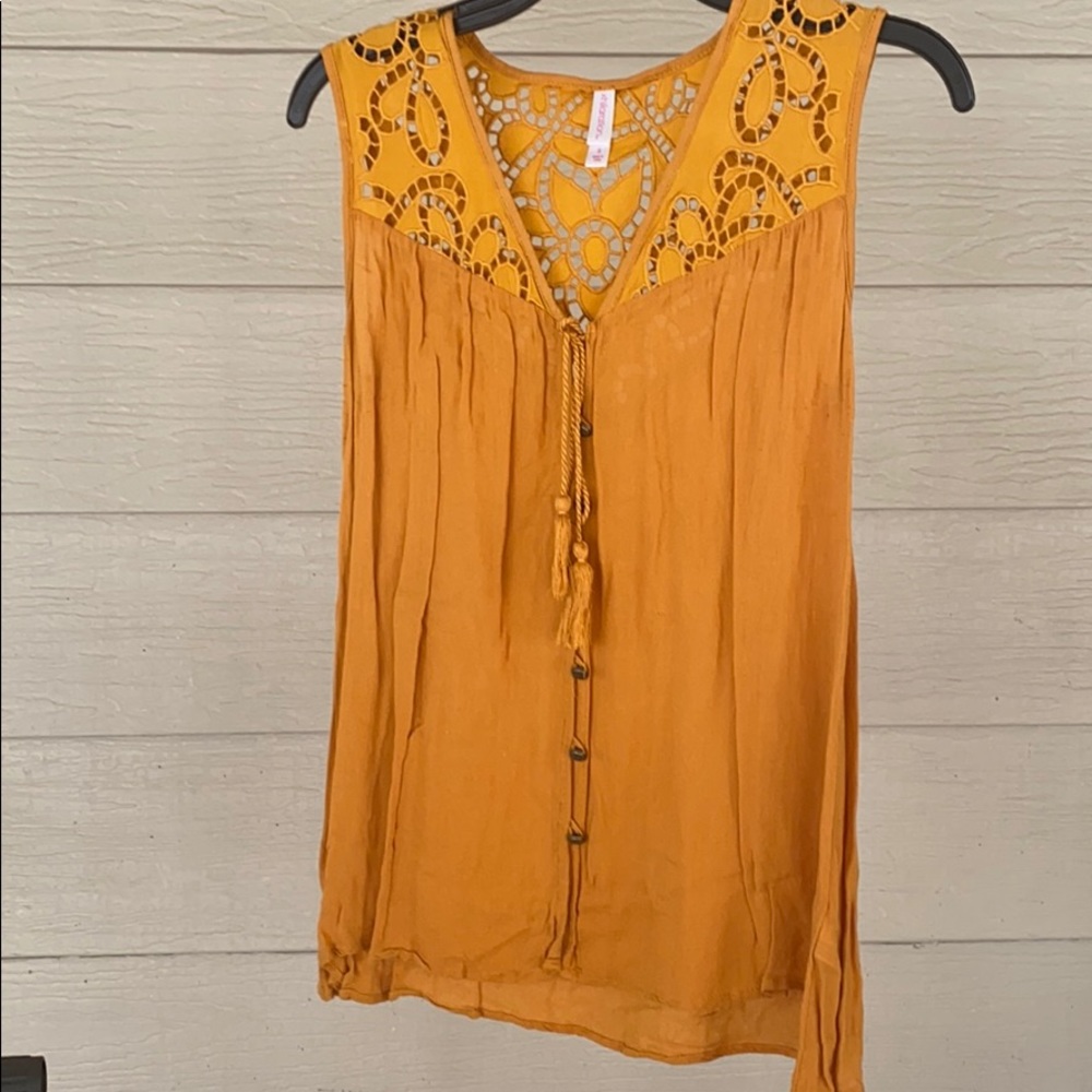 Mustard crocheted Short-sleeve top
